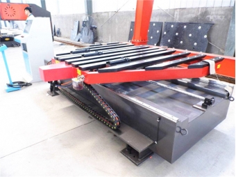 剪板機(jī)自動(dòng)送料機(jī)